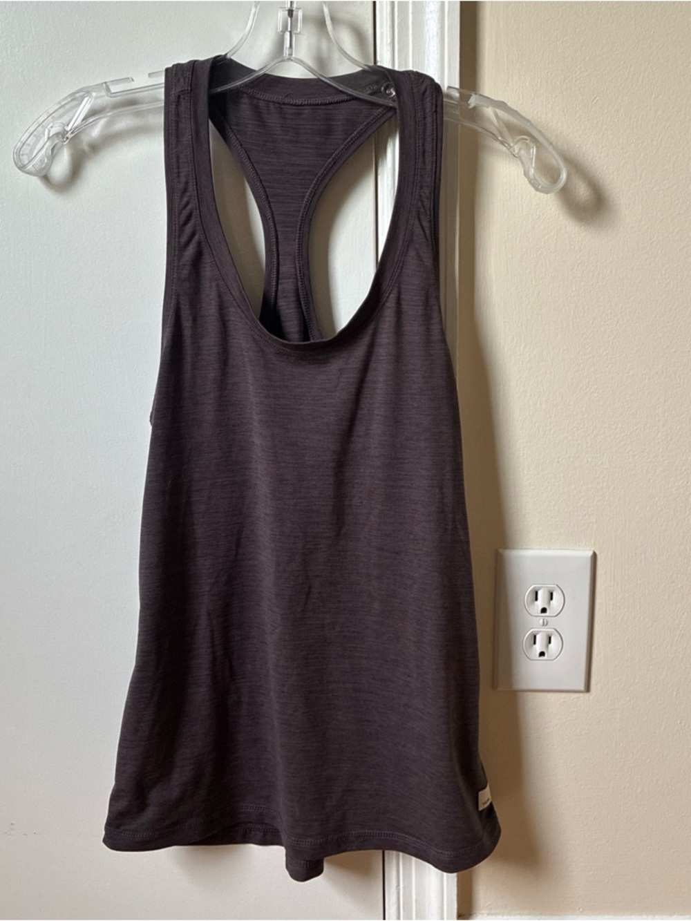 Vuori women’s racer back tank size XS dusty purple